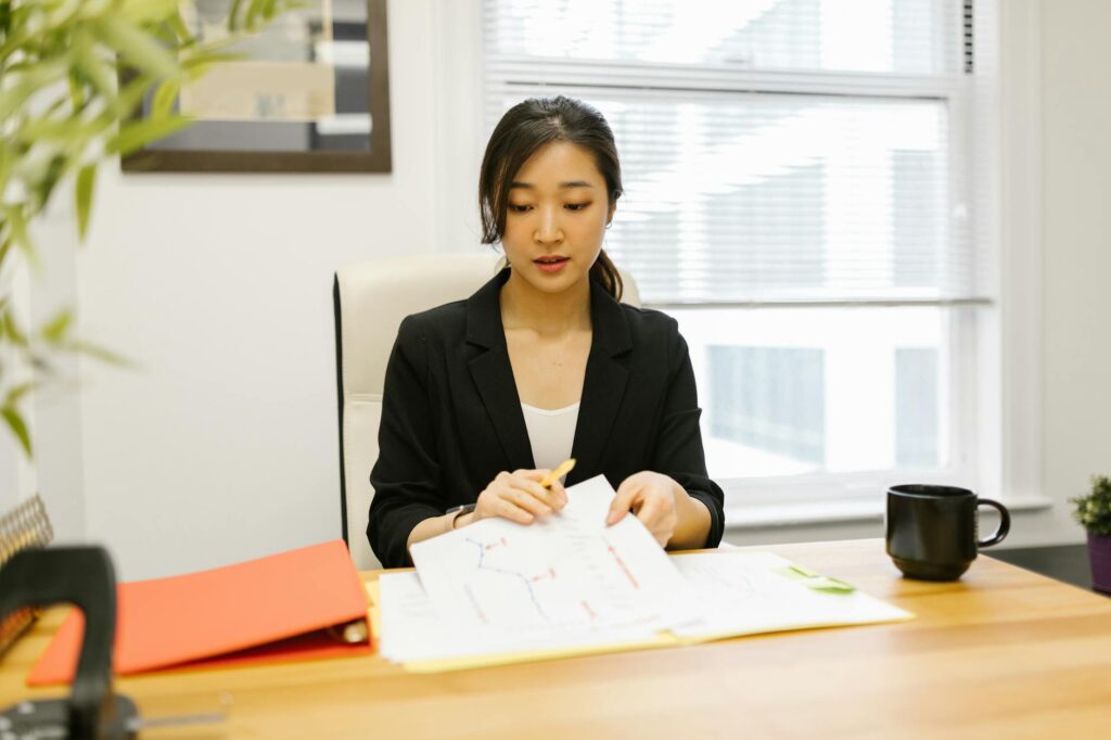 今の会社を辞めるべきか続けるべきか｜20代の判断基準チェックリストのアイキャッチ