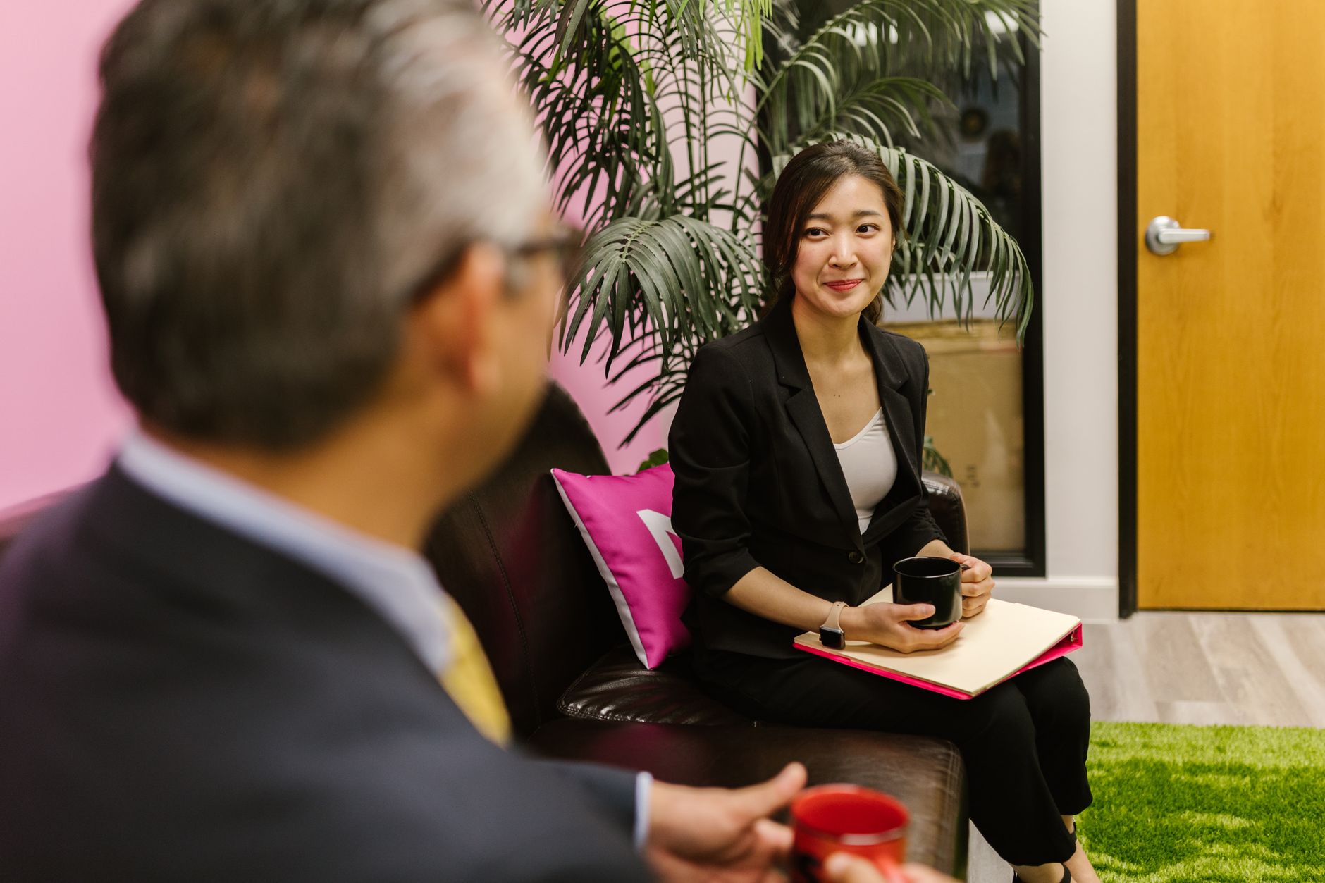 会社を辞めると言いづらい時の退職交渉術｜引き止めへの対応も解説のアイキャッチ