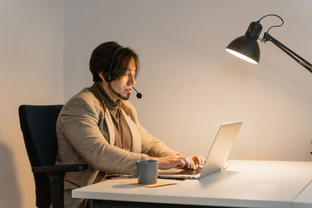 経理職の転職を成功させるエージェント選びの秘訣｜20代向けおすすめ活用法のアイキャッチ